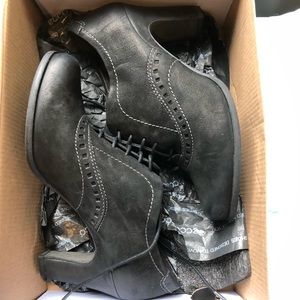 Ecco Spectator pumps